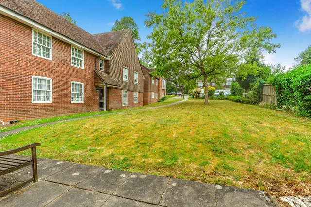 Flat 4, Clatford Manor House Clatford Manor, Andover SP11 7PY