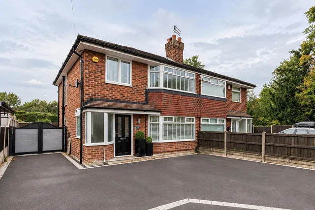 104 Hibbert Lane, Marple SK6 7NT