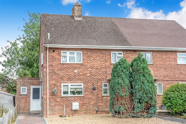 100 The Drove, Andover SP10 3PD