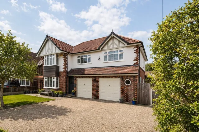 15 Sandringham Road, Hazel Grove SK7 4RN