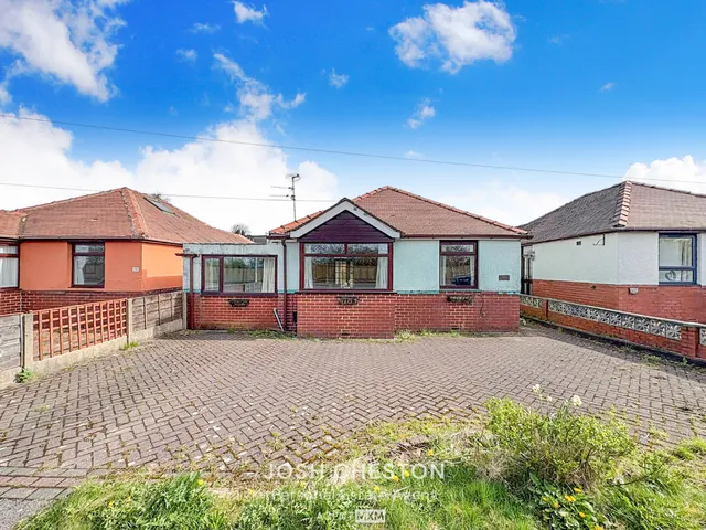 530 Rochdale Road, Oldham OL2 7NP