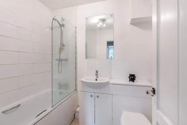 Flat 4, Clatford Manor House Clatford Manor, Andover SP11 7PY