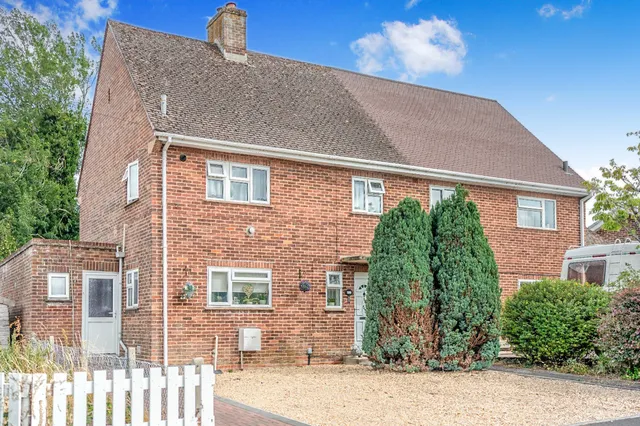 100 The Drove, Andover SP10 3PD