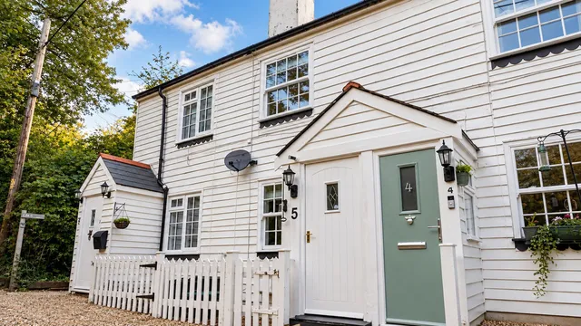 5 Hollybush Lane, Orpington BR6 7QN