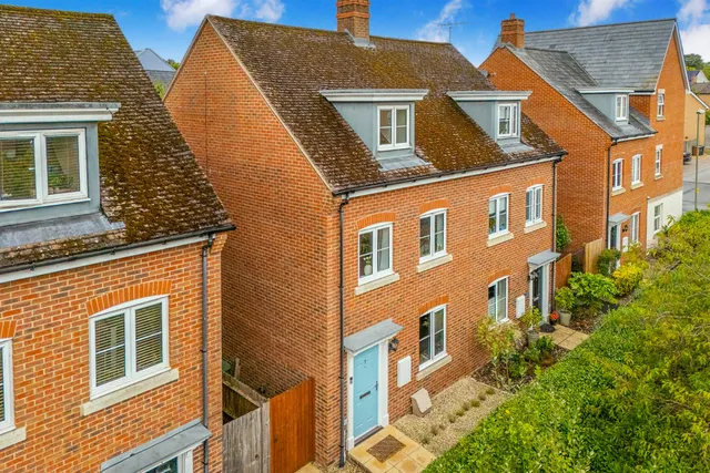 7 Quicksilver Way, Andover SP11 6TW