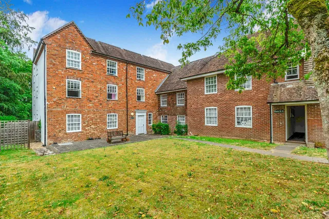 Flat 4, Clatford Manor House Clatford Manor, Andover SP11 7PY