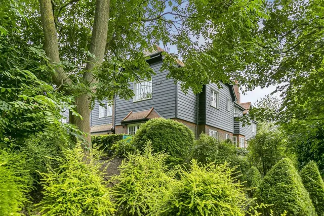 Flat 15, East Wood Wall Hall Drive, Watford WD25 8BX