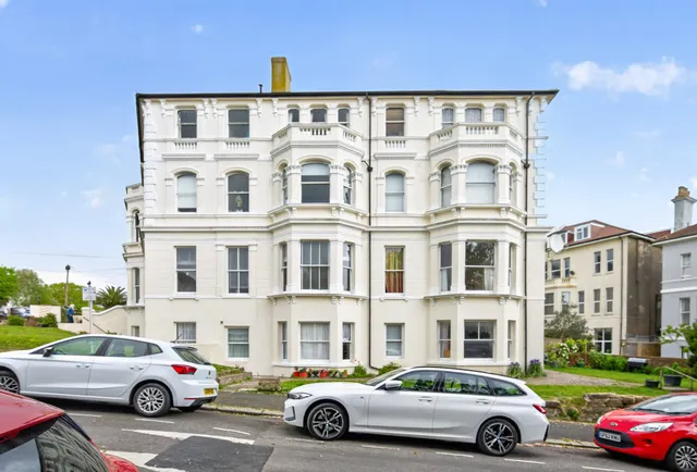 5 Furness Mount Holmesdale Gardens, Hastings TN34 1LY