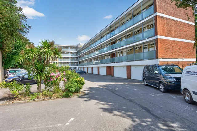 Flat 44, Quarry House Quarry Hill, St. Leonards-on-sea TN38 0HP