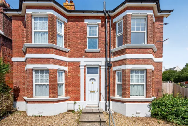 96 Victoria Avenue, Hastings TN35 5BT