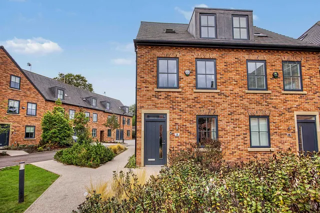 3 Oak Gardens, Cheadle SK8 4AX