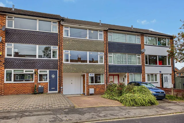 32 Crantock Drive, Stockport SK8 3EZ