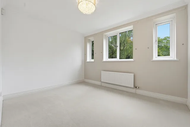 3 The Elms, Partington Park, Glossop SK13 7AD