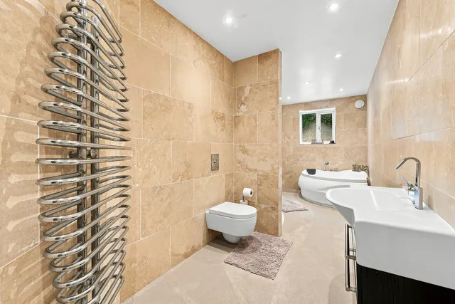 3 The Elms, Partington Park, Glossop SK13 7AD