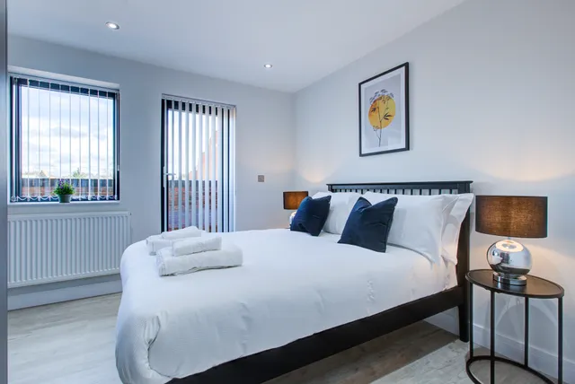 منزل كبير بثلاث غرف نوم في أوكسبرج | موقف سيارات في الموقع | صديق للحيوانات الأليفة | قريب من مطار هيثرو
