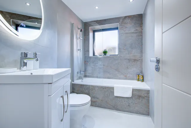 Modern 1Bedroom Apartment | Uxbridge | Pet-Friendly | 2 Min Walk to Station | Onsite Parking