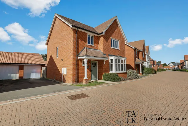 8 Ivy Grove, Colchester CO5 9GH