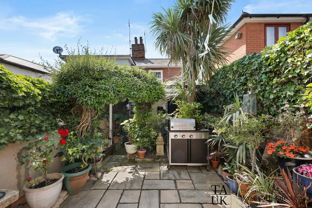 21 Albion Street, Colchester CO5 7ER