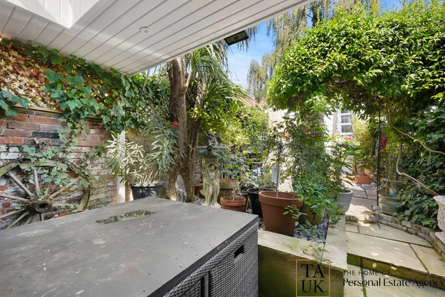 21 Albion Street, Colchester CO5 7ER