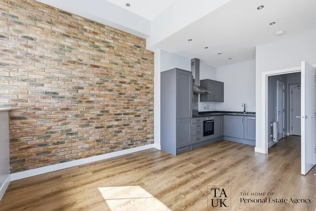 Flat 1, 9 Whitewell Road, Colchester CO2 7DE