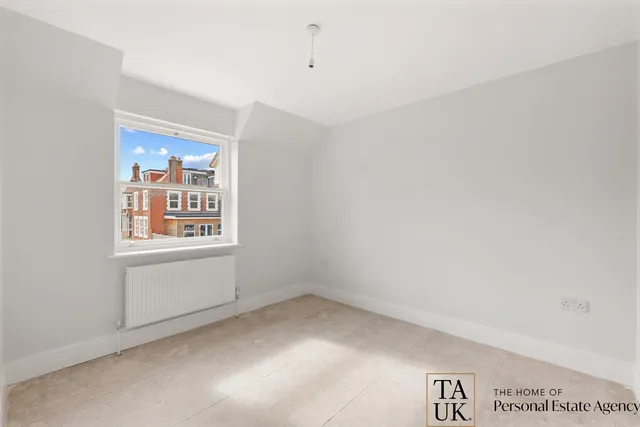 10 Connaught Gardens East, Clacton-on-sea CO15 6HY