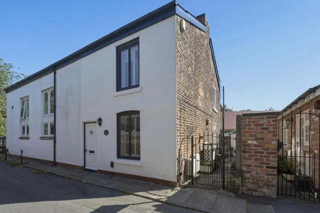 26 Bollin Grove, Macclesfield SK10 4DR