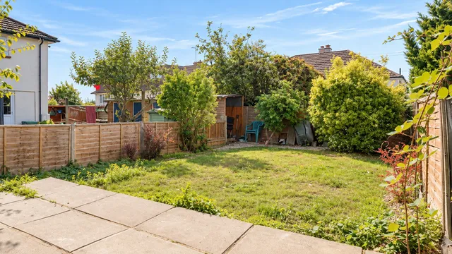 34 Coates Road, Borehamwood WD6 3DS