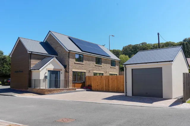 5 The Maples, Bristol BS49 4FS