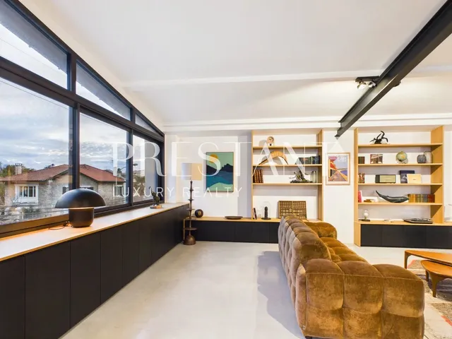 Biarritz — Contemporary loft with generous volumes and central patio