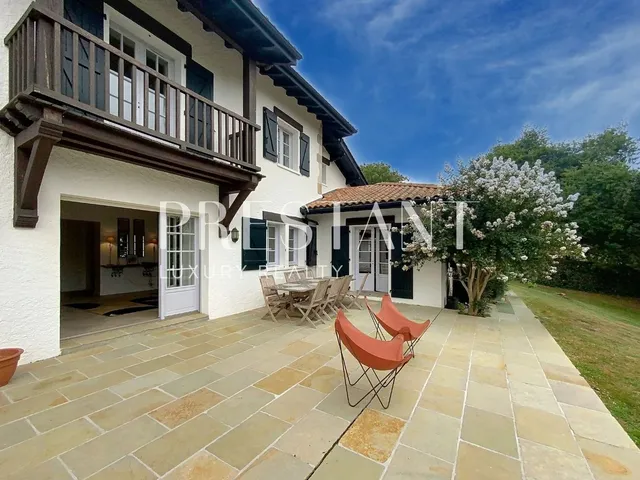 For sale Arcangues, Charming 5 bedroom house with dominant view