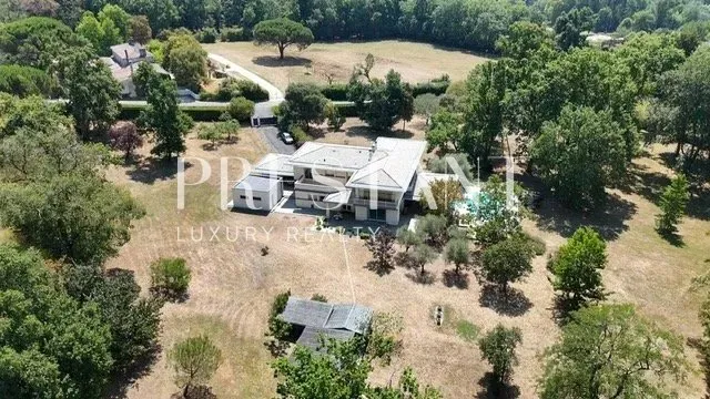 Villa contemporaine de 390m2 sur un parc 1,3 ha - Le Taillan Médoc
