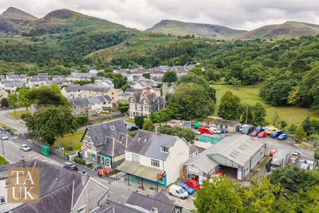 Tan yr Eglwys, High Street Llanberis, Caernarfon LL55 4SU