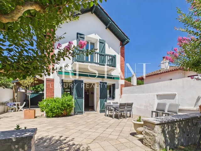 Townhouse with a garden and terrace