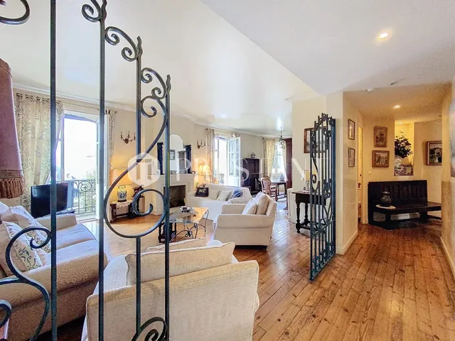Character 4-room apartment in Biarritz, a stone's throw from Place Clemenceau