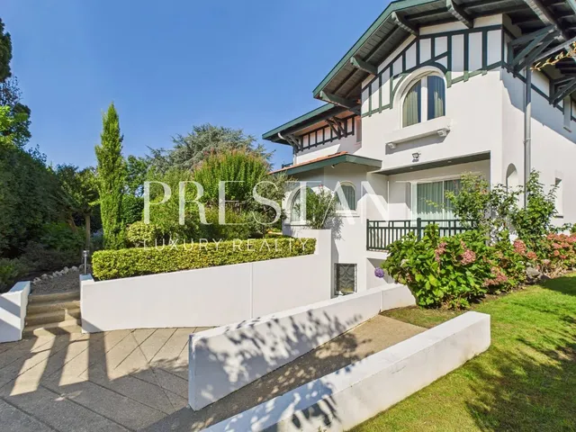 Architect-designed villa – Close to Beaches, Golf du Phare & Saint-Charles District