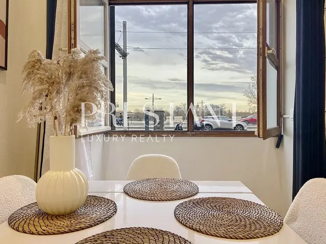 Investor opportunity – Rare short-term rental investment in the heart of the Chartrons district.