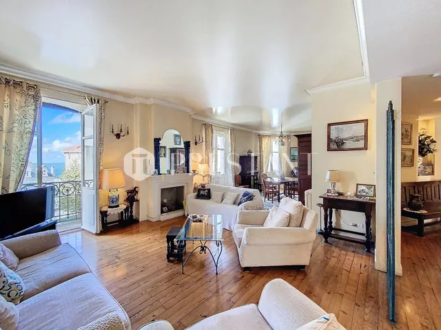 Character 4-room apartment in Biarritz, a stone's throw from Place Clemenceau