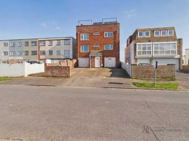 22a Bembridge Drive, Hayling Island PO11 9LU