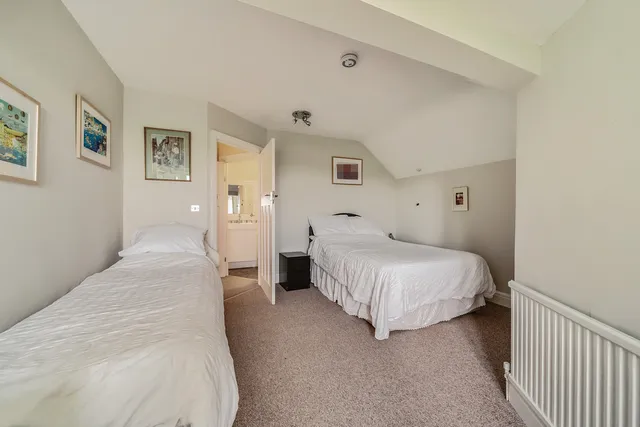 3 Trevone Crescent, St Austell PL25 5EB