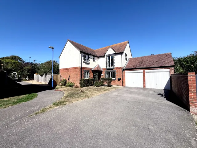 60 Robinson Close, Selsey PO20 0FD