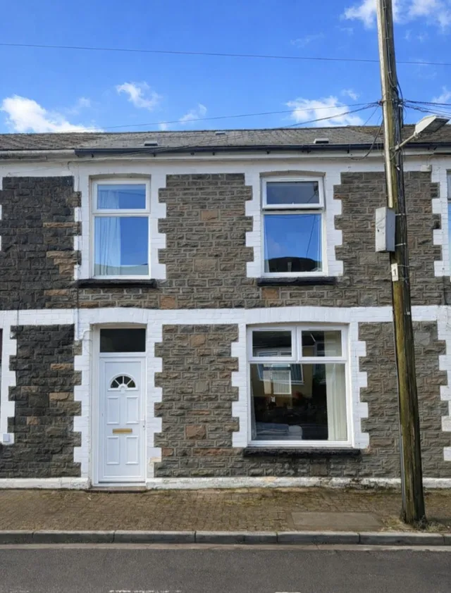 5 Llwynmadoc Street, Pontypridd CF37 2HR