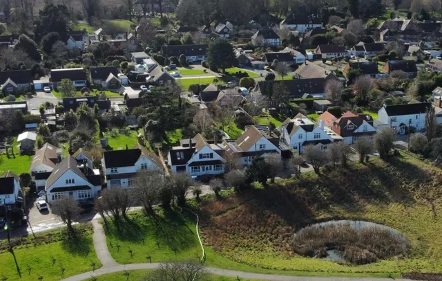 Hatpins Avisford Park Road, Arundel BN18 0AP