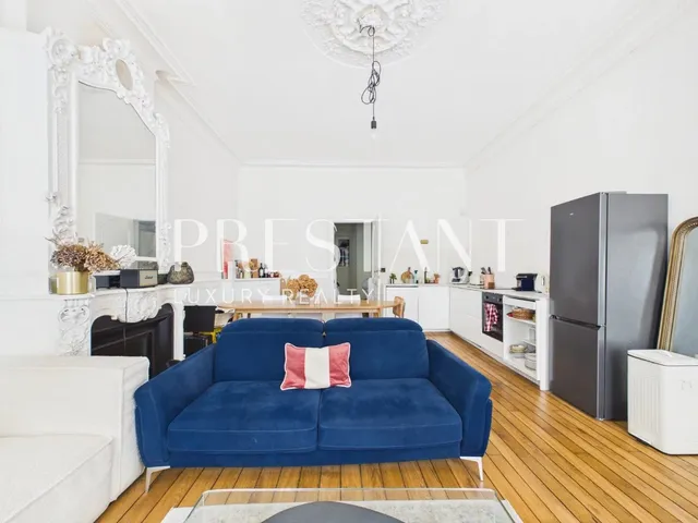 Jardin Public - Renovated 1-Bedroom Apartment Brimming with Period Charm