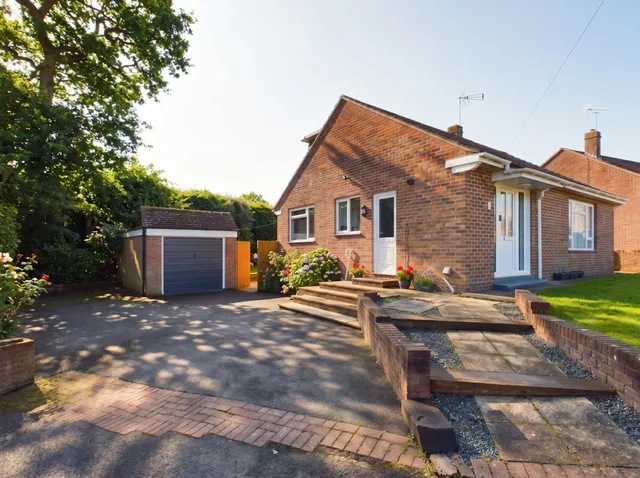 8 Woodcroft Gardens, Waterlooville PO8 9PZ