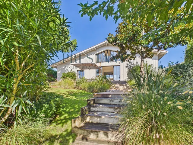 Exceptional Property with a Large Swimming Pool in the Heart of Cap Ferret