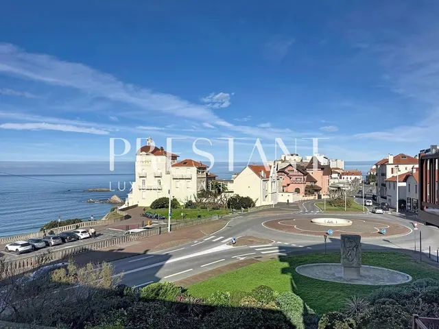 BIARRITZ – Côte des Basque – Architect-designed 5-room house with ocean view