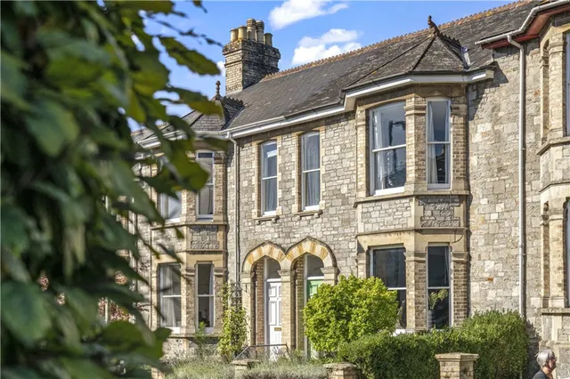 3 Devon Terrace, Totnes Devon TQ9 5AZ