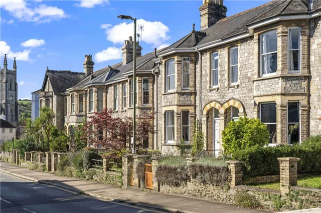 3 Devon Terrace, Totnes Devon TQ9 5AZ