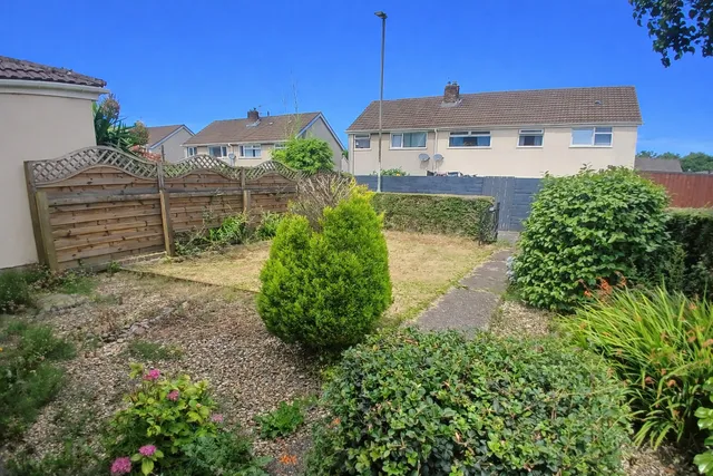 2 St Nicholas Court, Caerphilly CF83 1DJ