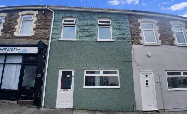 6 High Street, Senghenydd CF83 4GF